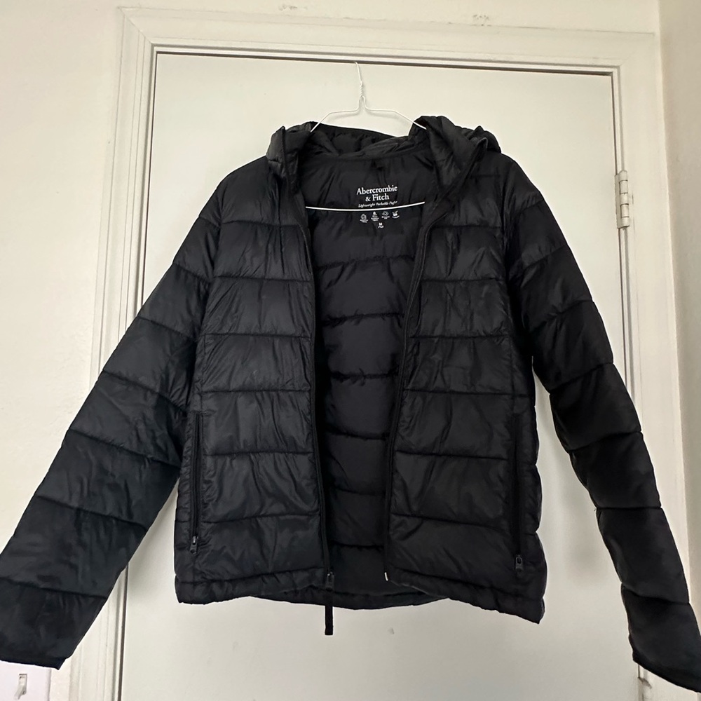 Abercrombie & Fitch Lightweight Packable Puffer Removable Hood in Black Medium - Picture 3 of 8